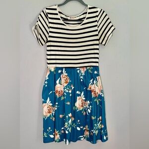 Short sleeve dress, size small. Good condition, with pockets!